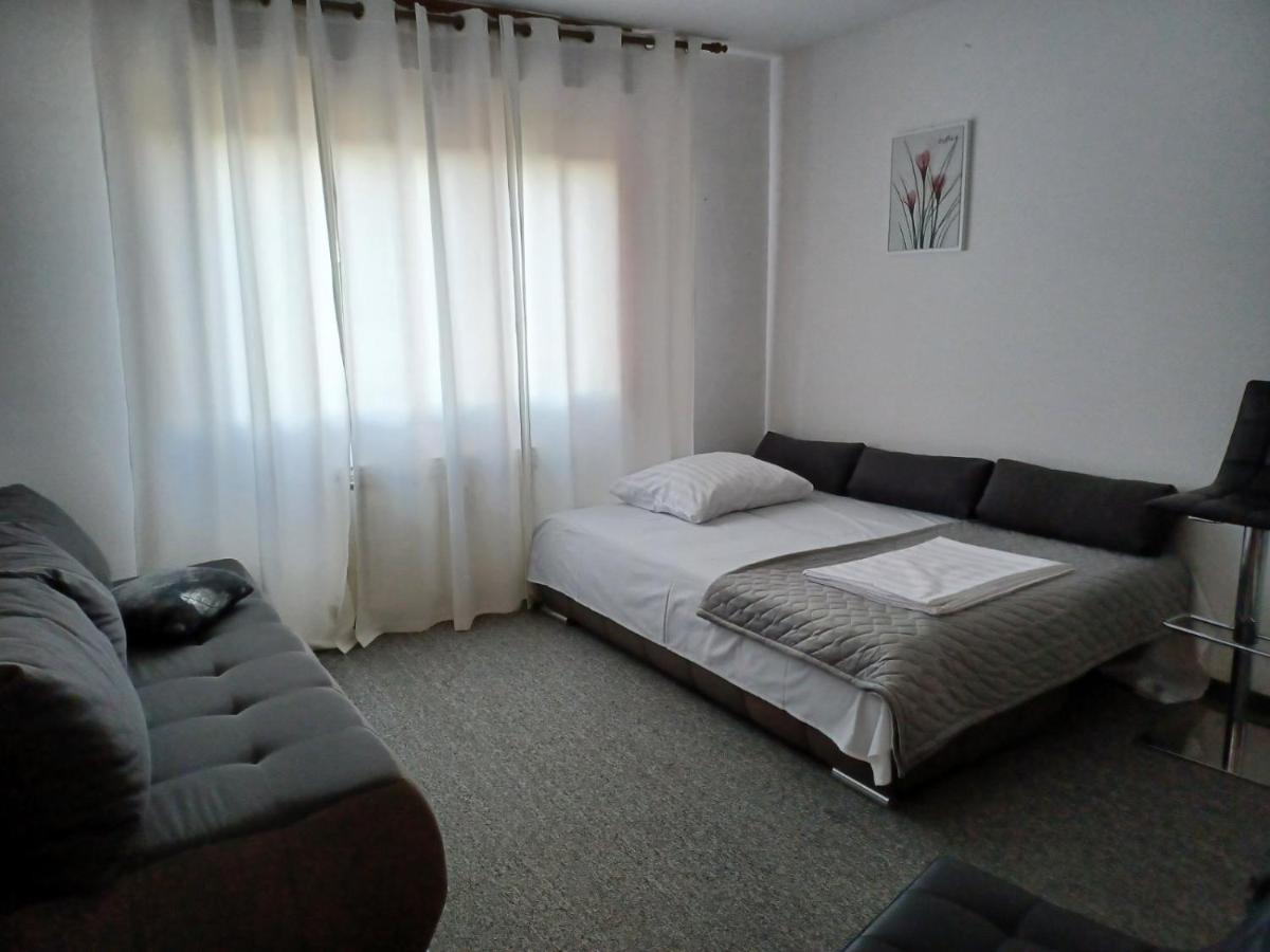 Walk Apartment Vukovar Esterno foto